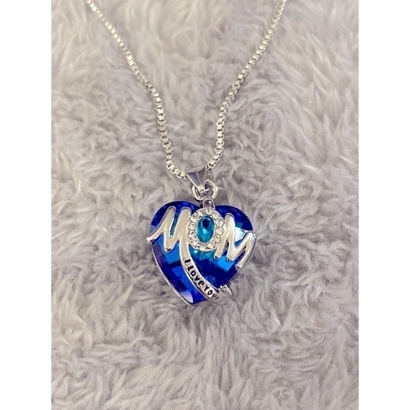 Cherished MOM heart pendant in white gold ‘ I love you’ 17 inch chain - Picture 3 of 4